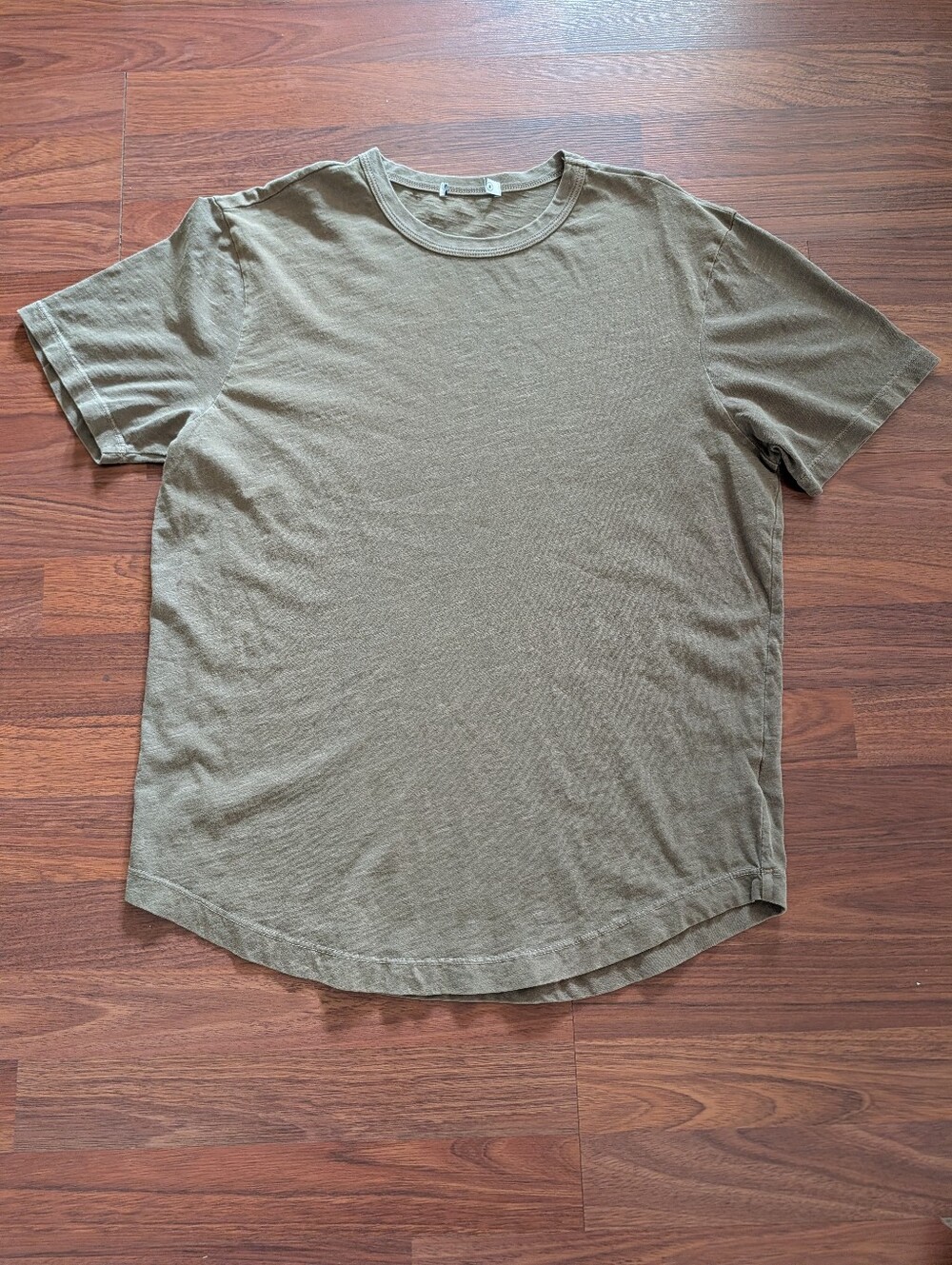 Buck Mason Curved Hem Crewneck Tee Shirt M Army Olive Green Slub Cotton NWOT